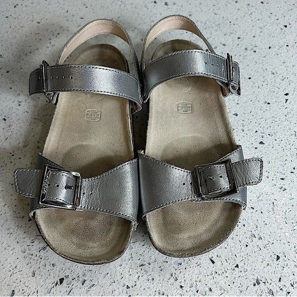 Clarks Air Spring Silver Metallic Sandals Water Friendly​​ - Picture 1 of 7